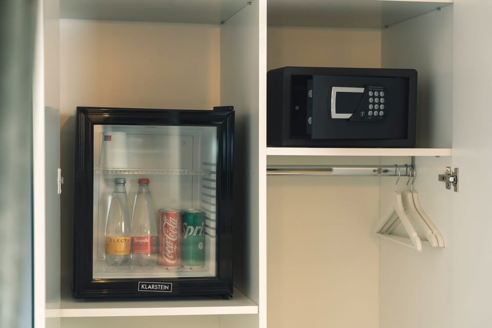 Premium bedding, down comforters, minibar (free items), in-room safe
