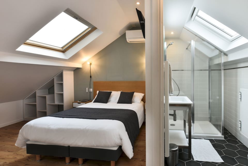 Standard Studio | Desk, soundproofing, free WiFi, bed sheets