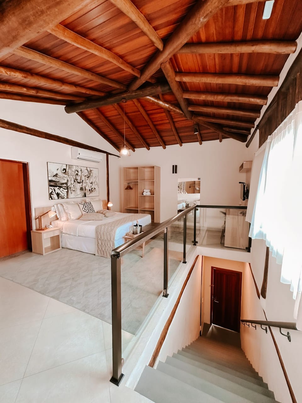 Premium Vista Mar - escada para acesso | Premium bedding, pillowtop beds, minibar, individually furnished