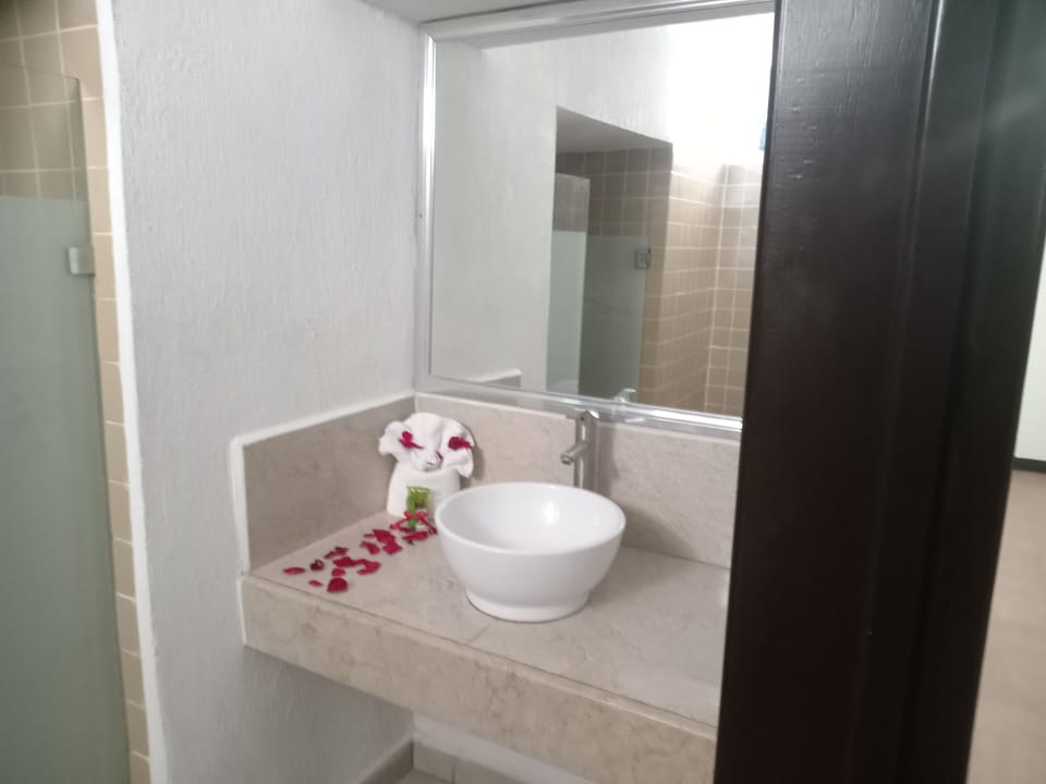 Standard Room, 2 Double Beds, Lagoon View | Bathroom | Shower, free toiletries, towels