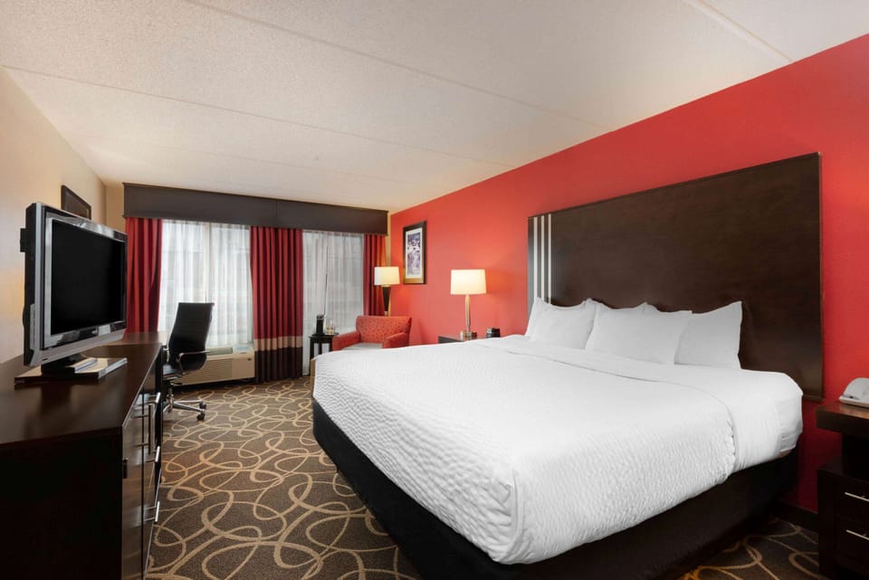 Room, 1 King Bed, Non Smoking | Desk, laptop workspace, iron/ironing board, cribs/infant beds