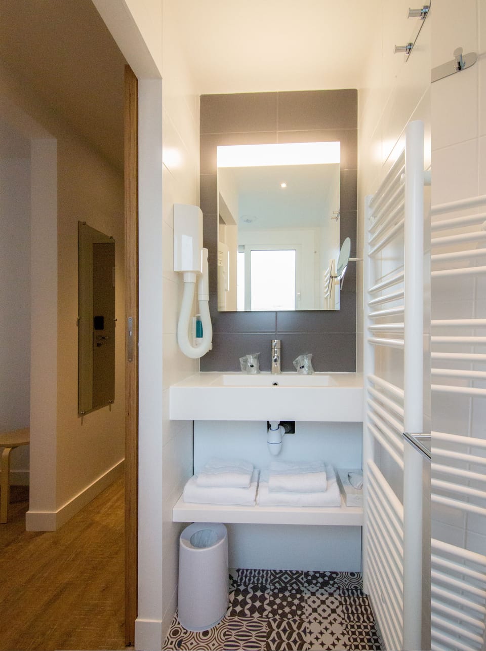 Standard Double Room | Bathroom sink