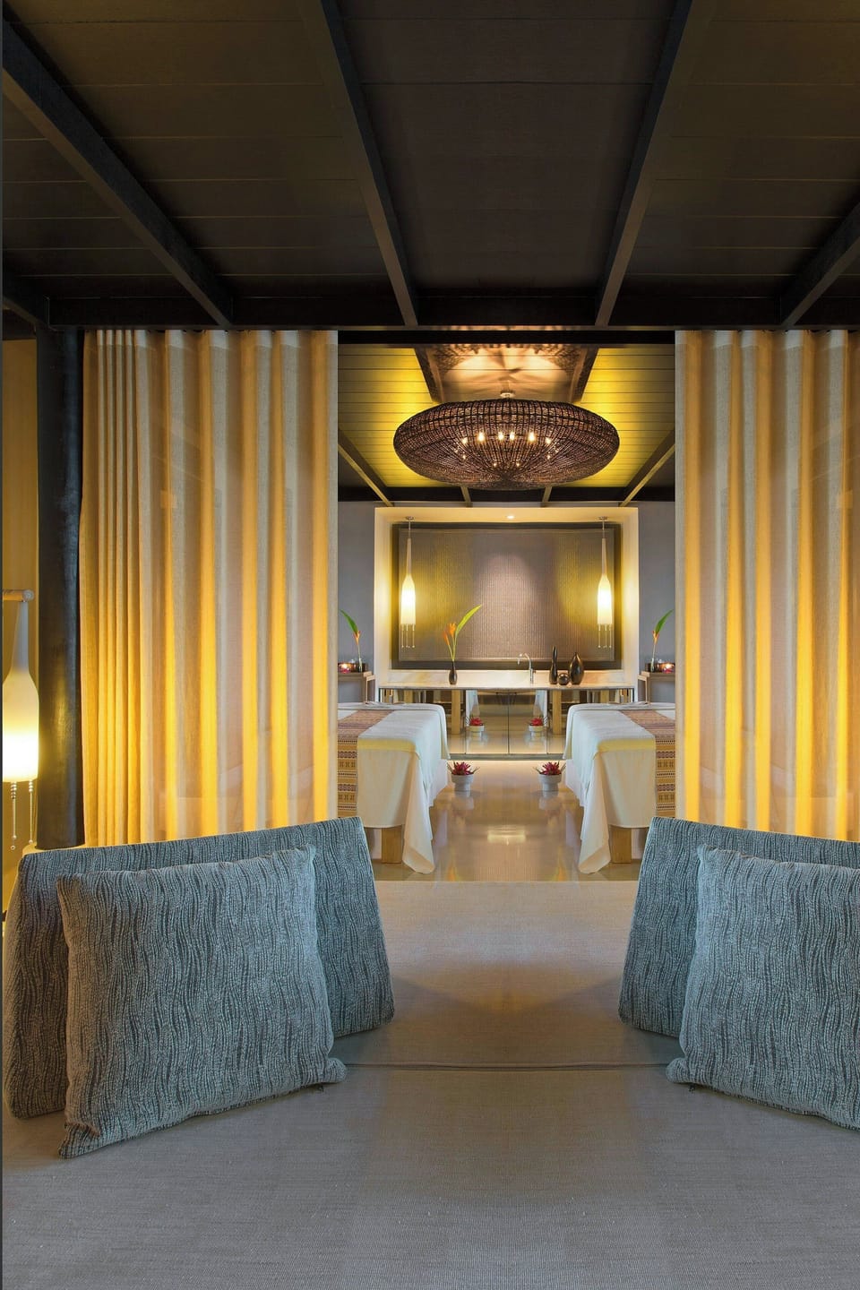 Couples treatment rooms, hot tub, steam room, body treatments