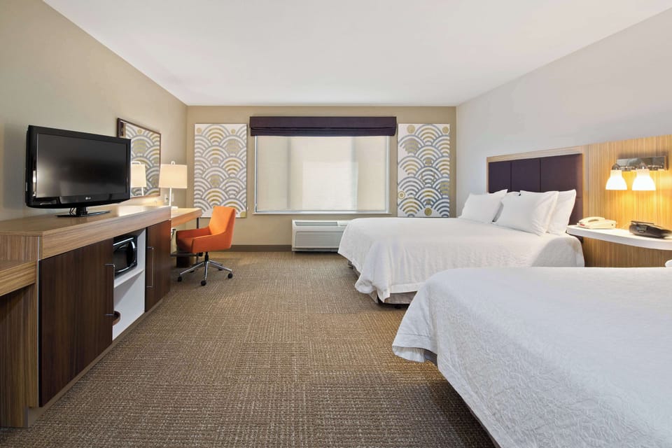 Premium bedding, in-room safe, desk, iron/ironing board