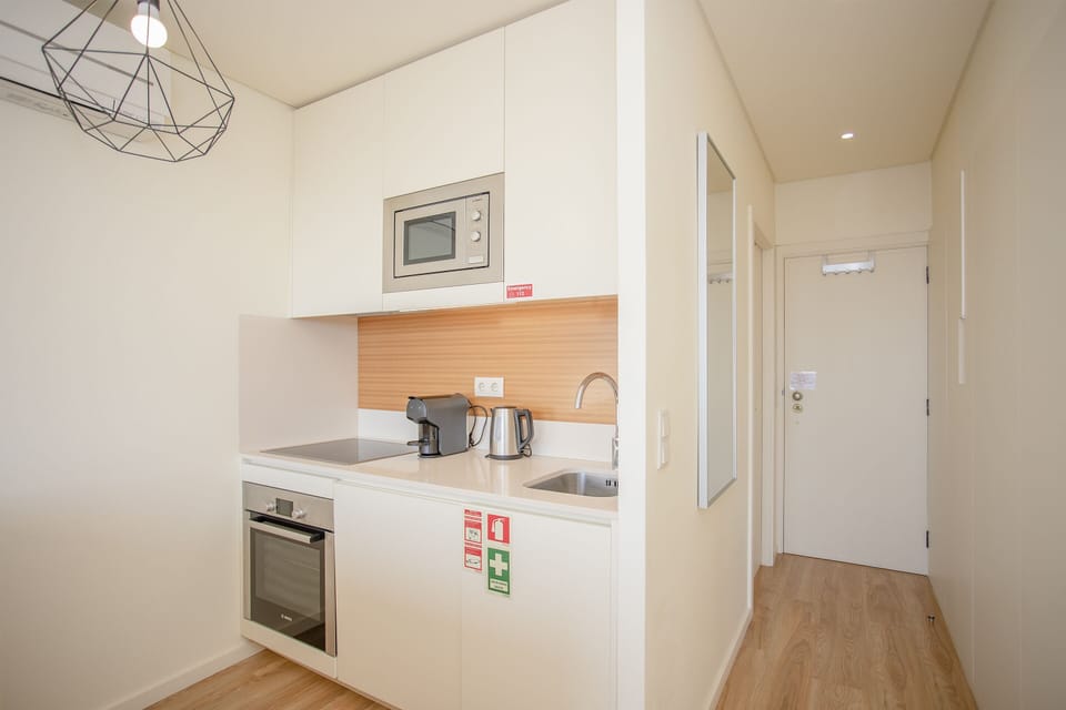 Apartment, 1 Bedroom, City View | Private kitchen | Fridge, microwave, oven, stovetop