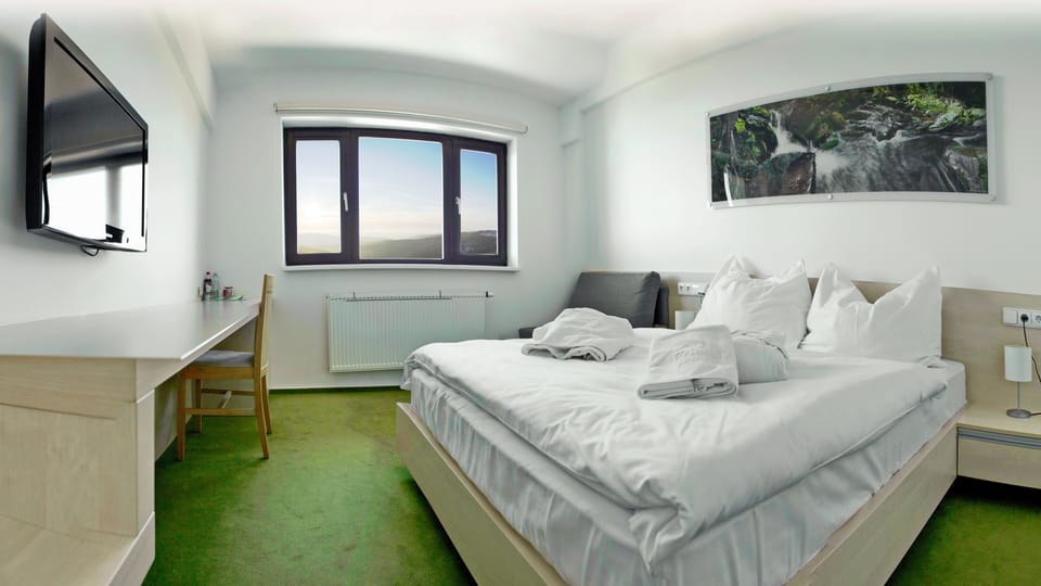Exclusive Double Room | In-room safe, desk, free cribs/infant beds, rollaway beds