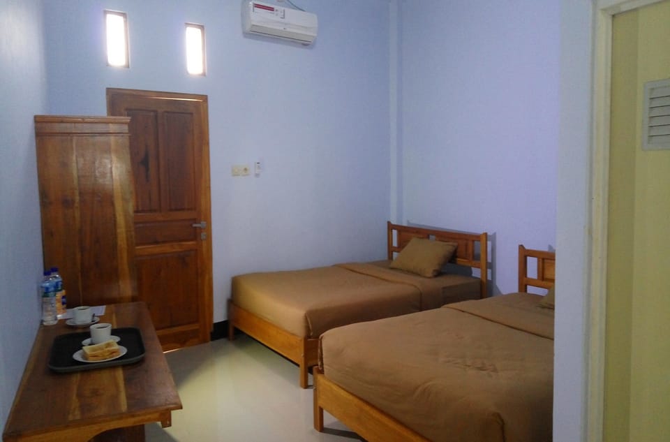 Economy Twin Room, 1 Bedroom | Premium bedding, desk, iron/ironing board (on request), WiFi (free)