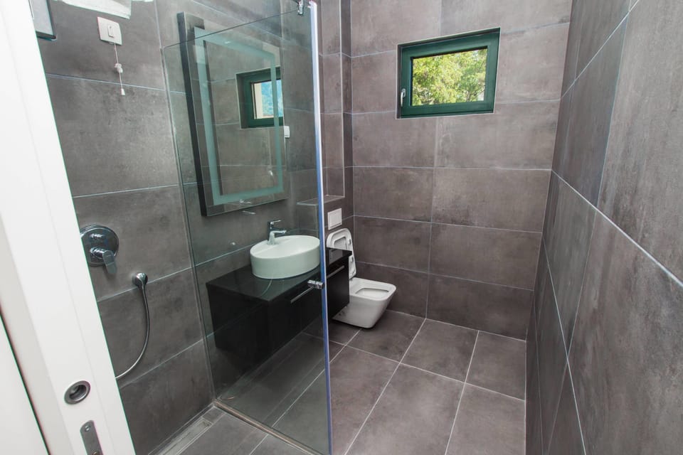 Double Room, Balcony, Garden View | Bathroom | Shower, free toiletries, hair dryer, bathrobes