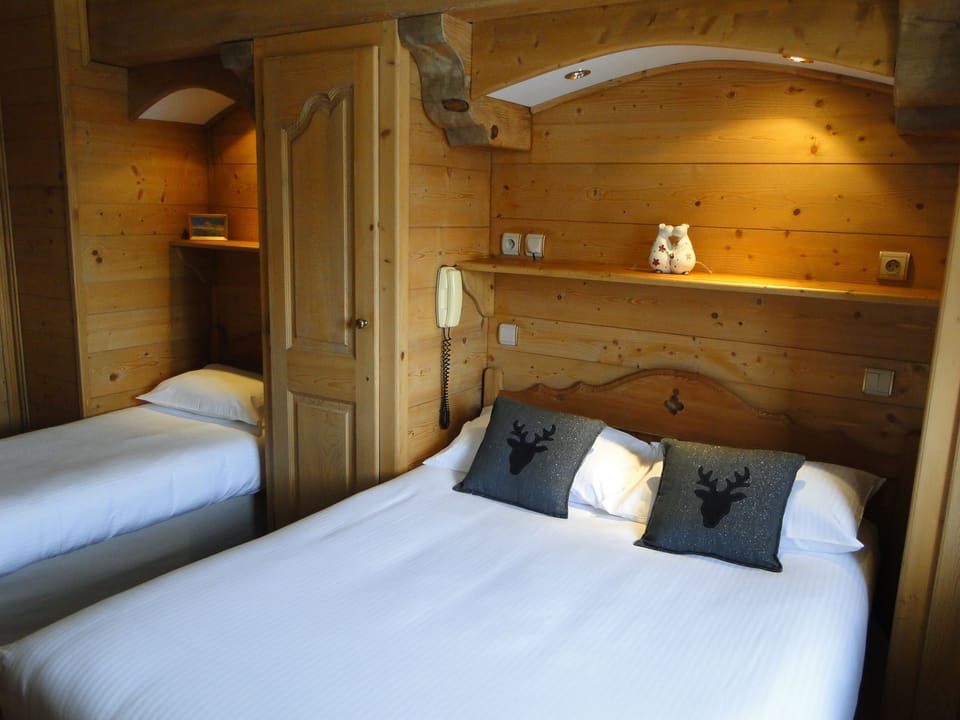 Desk, free cribs/infant beds, free WiFi, bed sheets