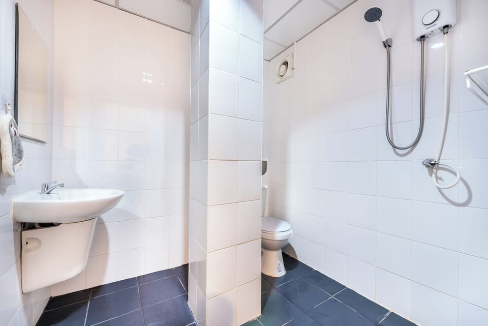 Superior Twin Room Private Bathroom | Bathroom | Shower, hair dryer, slippers, towels