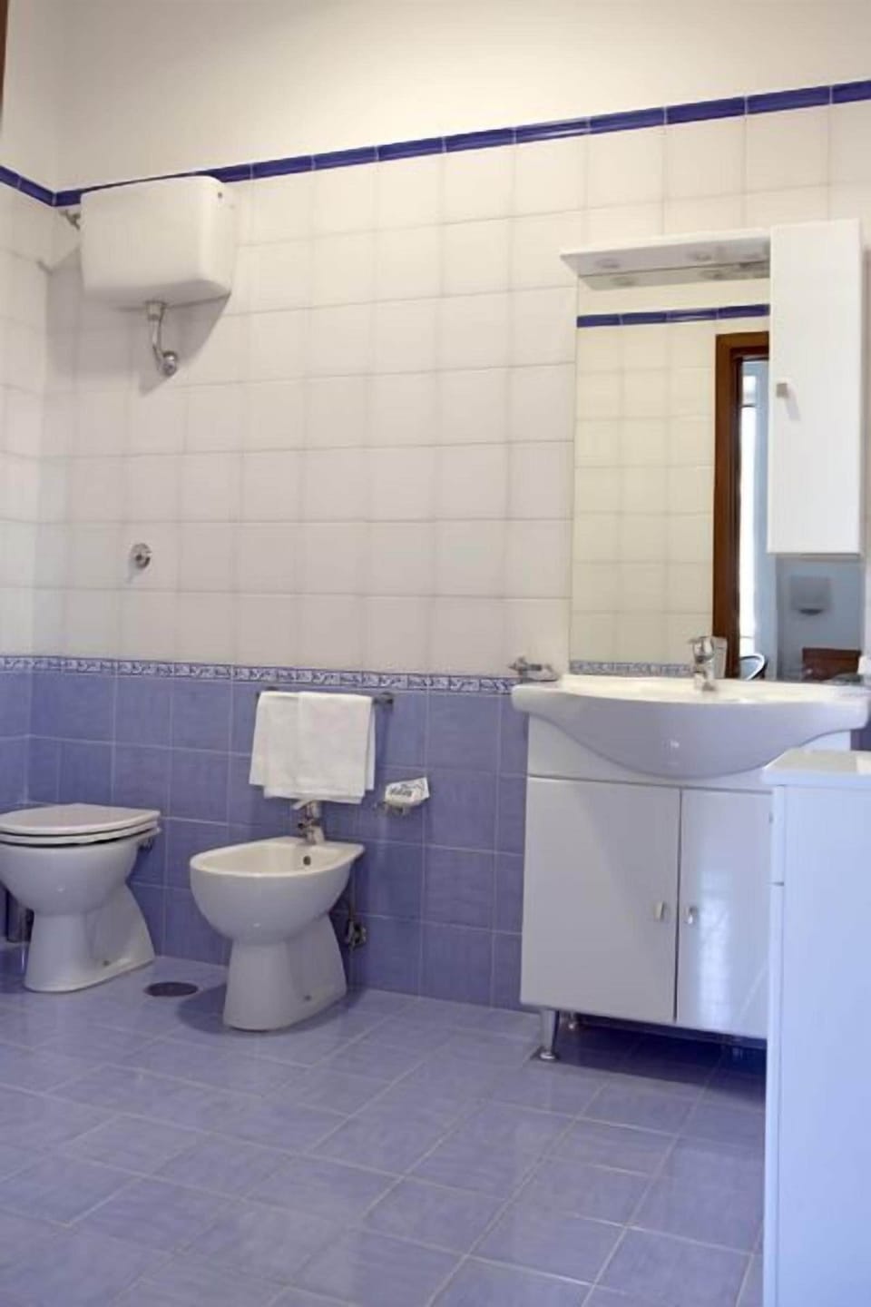 Classic Double Room, Sea View | Bathroom | Shower, free toiletries, hair dryer, bidet