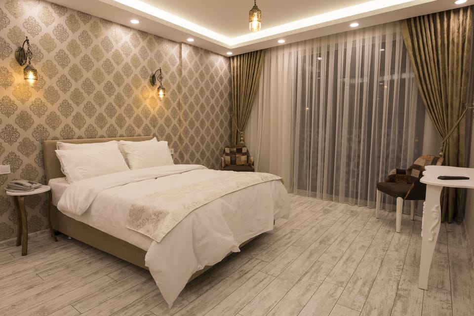 Family Double Room, 1 Double Bed, Smoking | Minibar, desk, soundproofing, rollaway beds