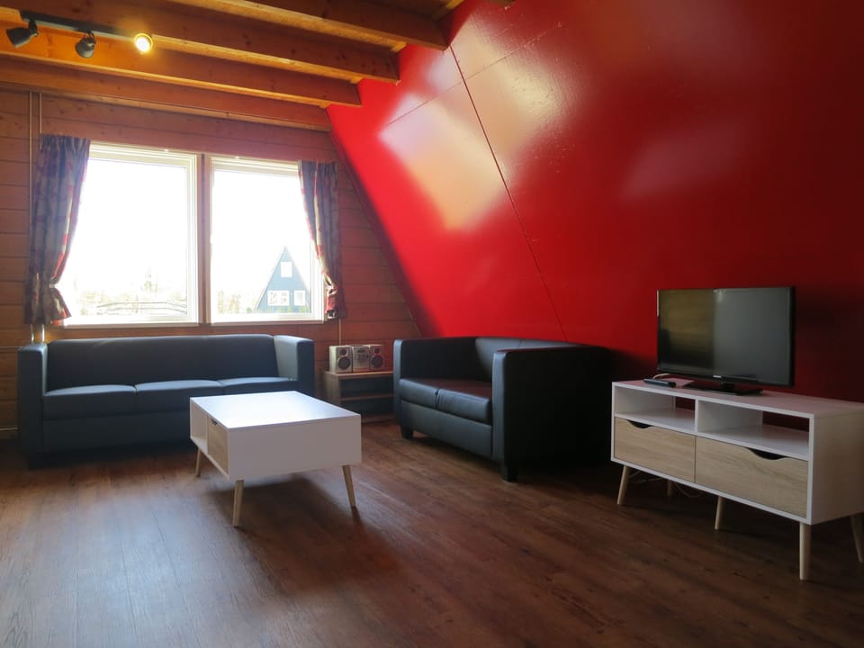 Classic Cottage, 3 Bedrooms, Lake View (Vissershuisje) | Living area | Flat-screen TV