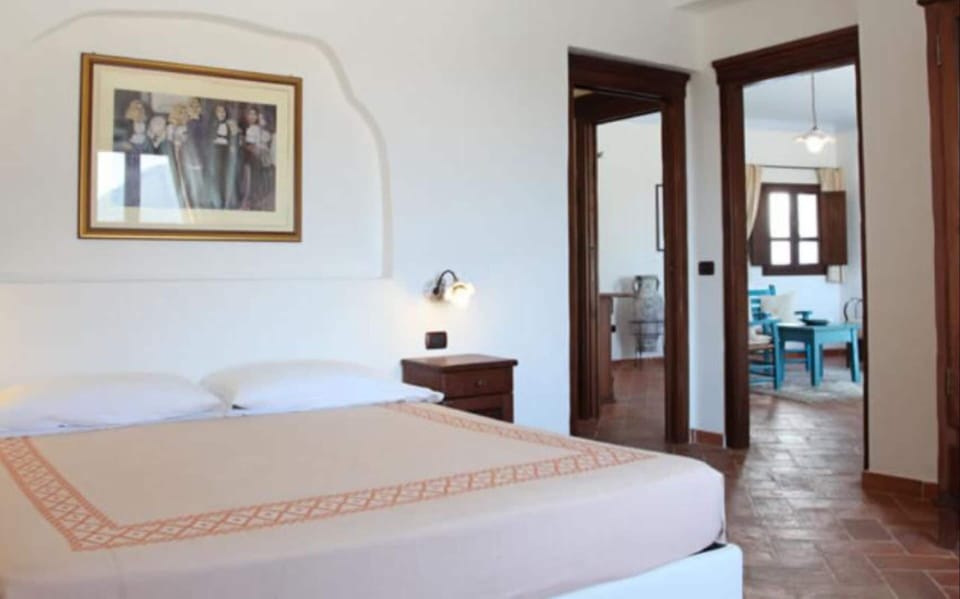 Suite | Egyptian cotton sheets, Select Comfort beds, minibar, in-room safe