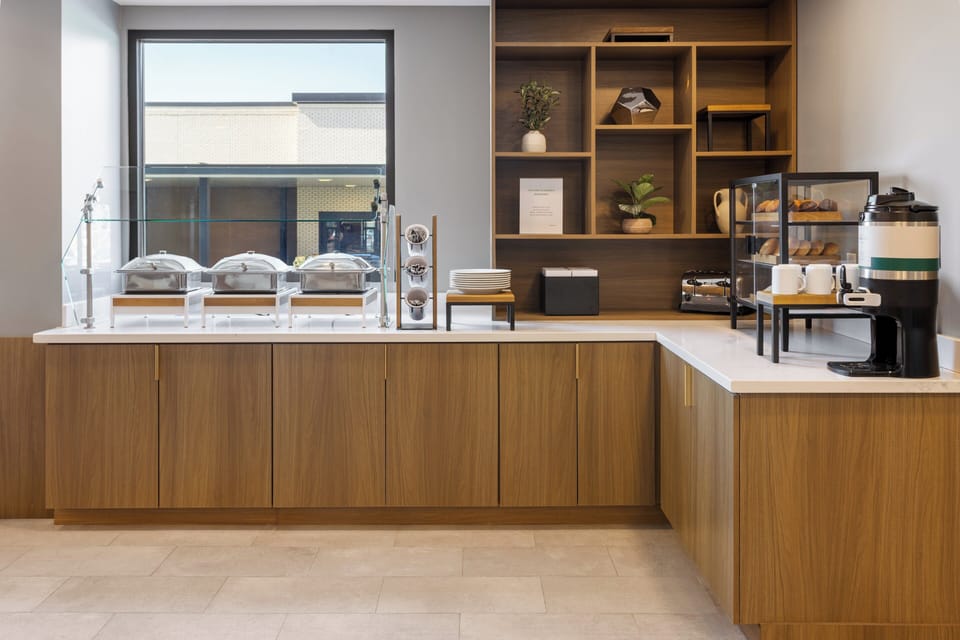 Breakfast and dinner served