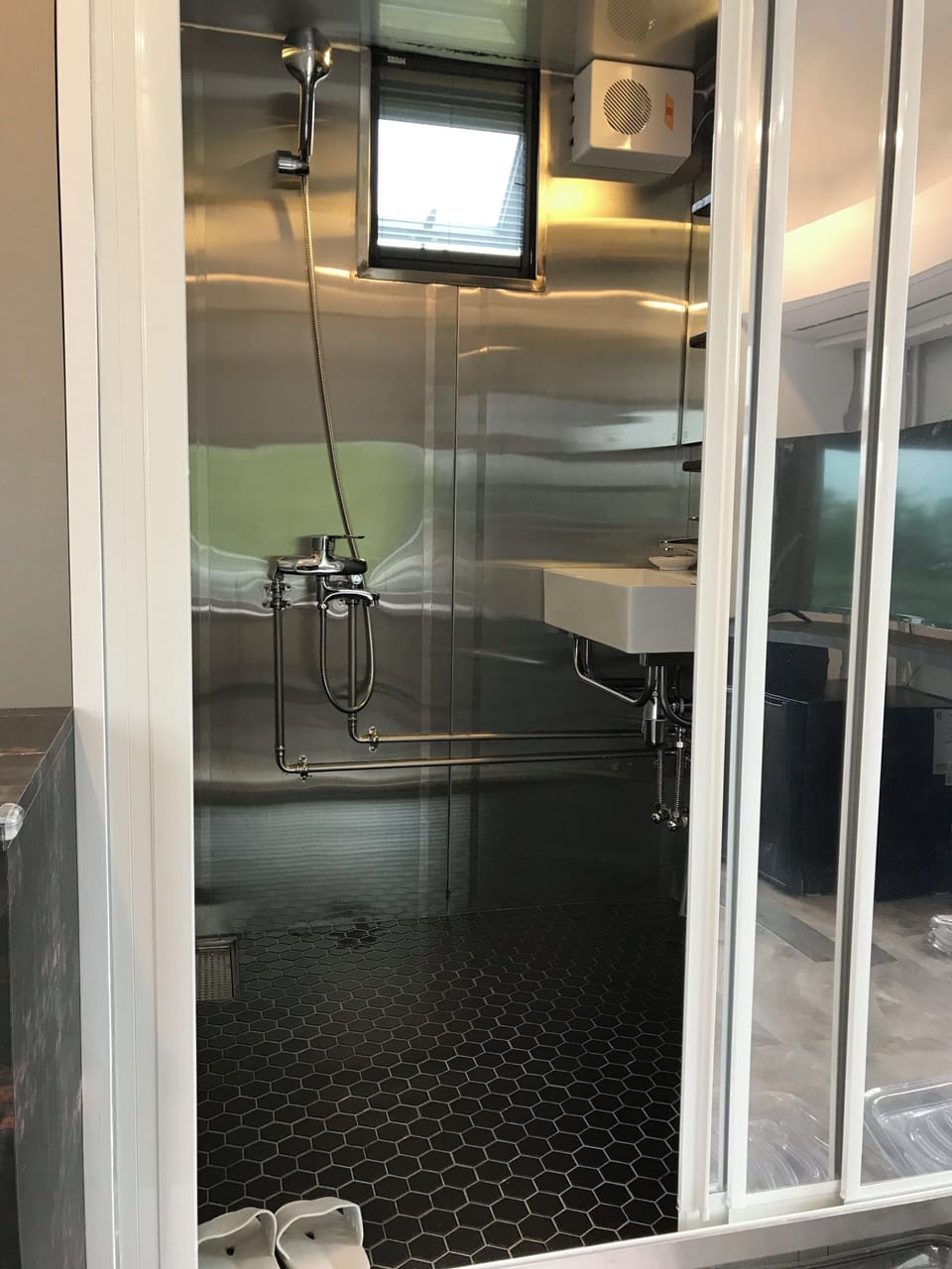Camper Room | Bathroom | Shower, rainfall showerhead, free toiletries, hair dryer