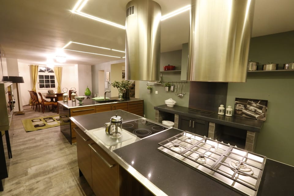 Luxury Villa, 4 Bedrooms, Mountain View | Private kitchen | Fridge, microwave, oven, stovetop