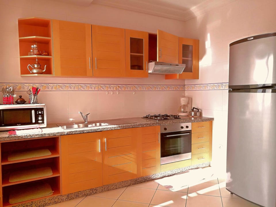 Comfort Apartment, 2 Bedrooms | Private kitchen | Full-size fridge, microwave, oven, stovetop