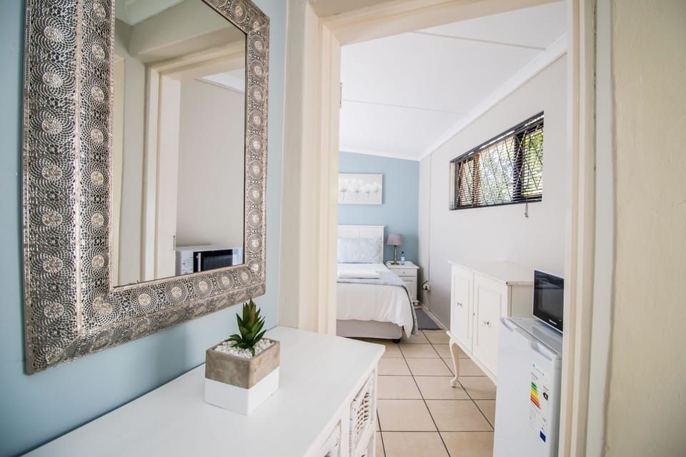 Little Rose Guest Room 2 | Premium bedding, individually decorated, individually furnished