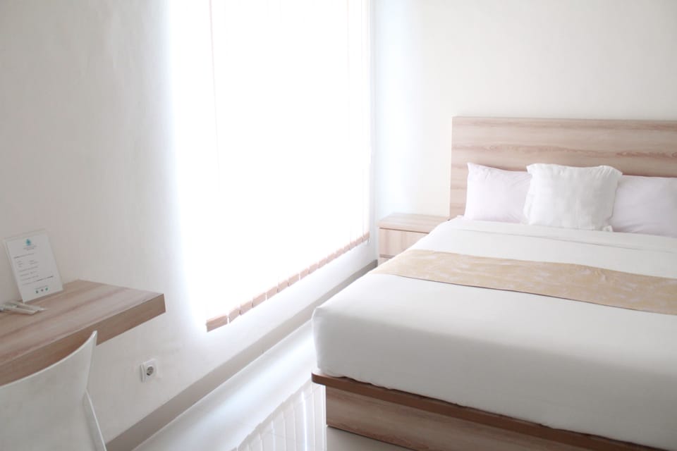 In-room safe, desk, iron/ironing board, rollaway beds