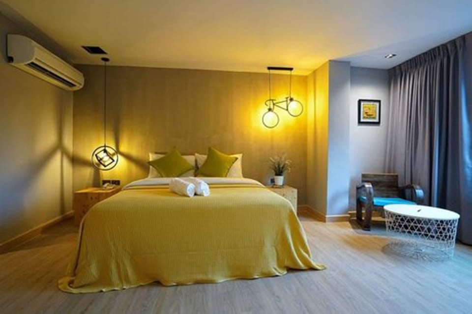 Deluxe Room | Desk, free WiFi, bed sheets