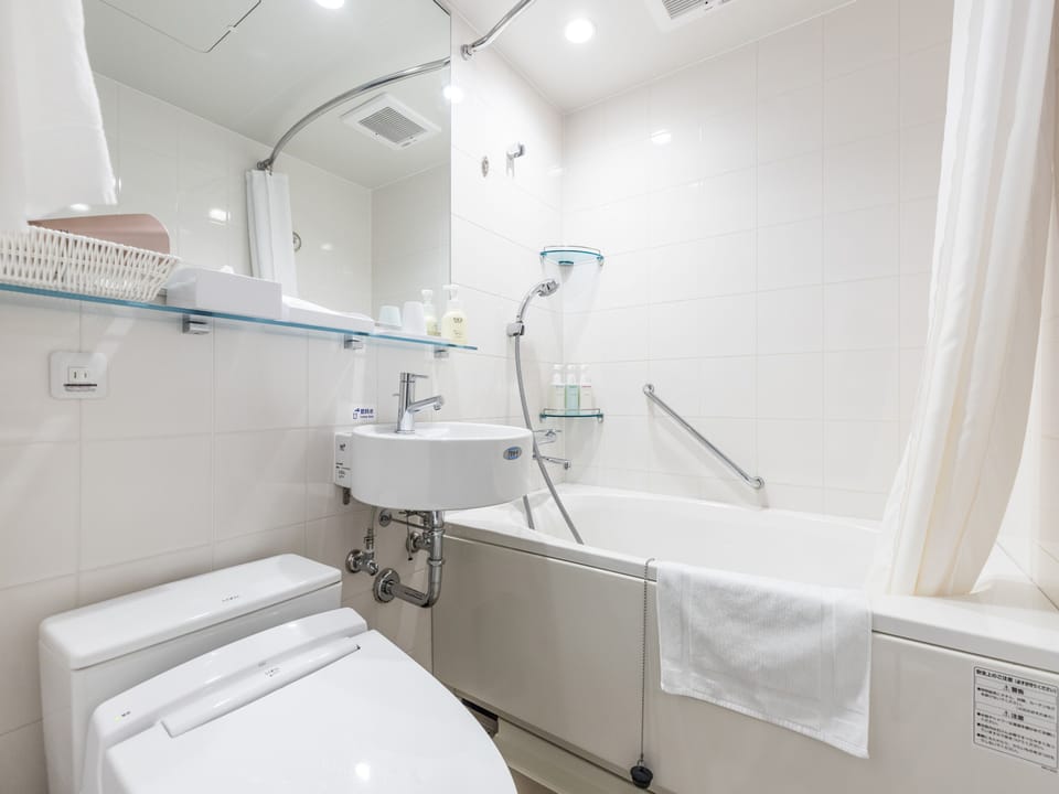 Triple Occupancy Room | Bathroom | Shower, free toiletries, hair dryer, slippers