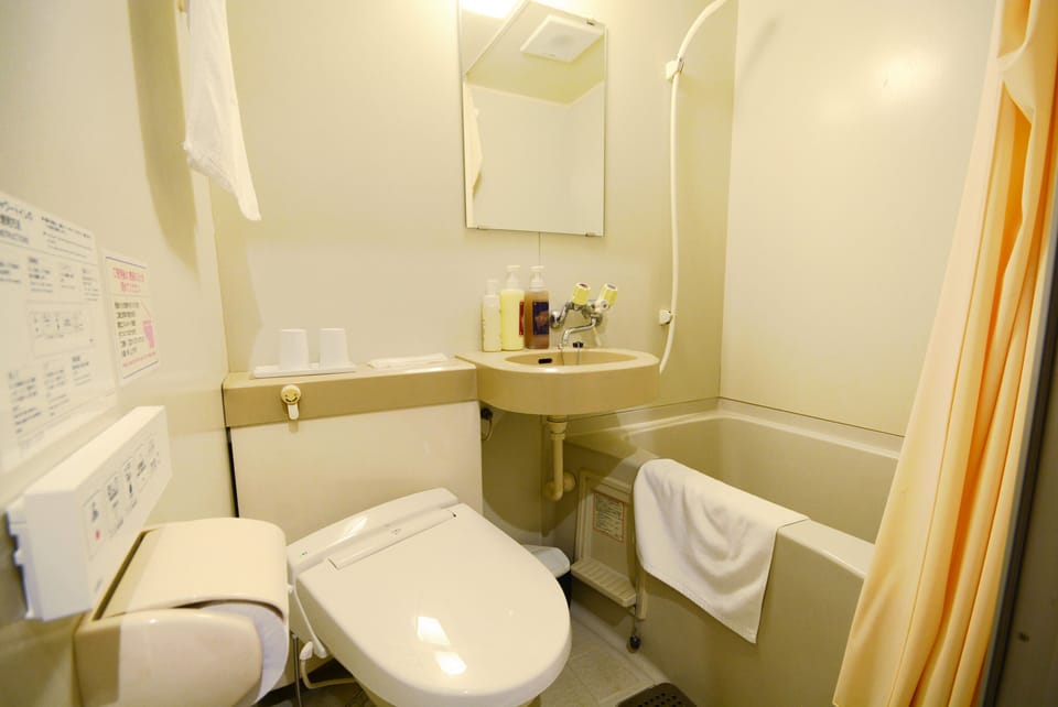 Western-style Style Room for 3 People, Main Building | Bathroom | Free toiletries, hair dryer, slippers, electronic bidet