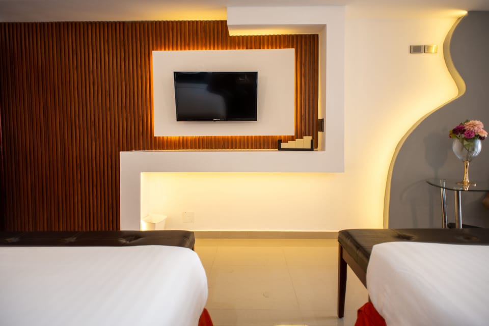 Premium Room | Desk, laptop workspace, soundproofing, iron/ironing board (on request)