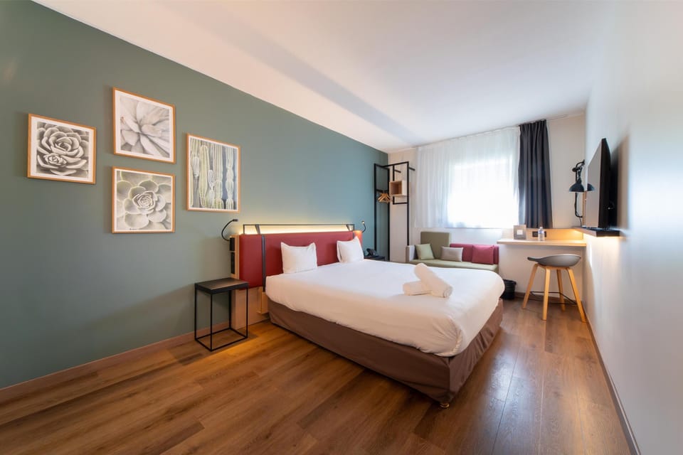In-room safe, blackout drapes, soundproofing, iron/ironing board