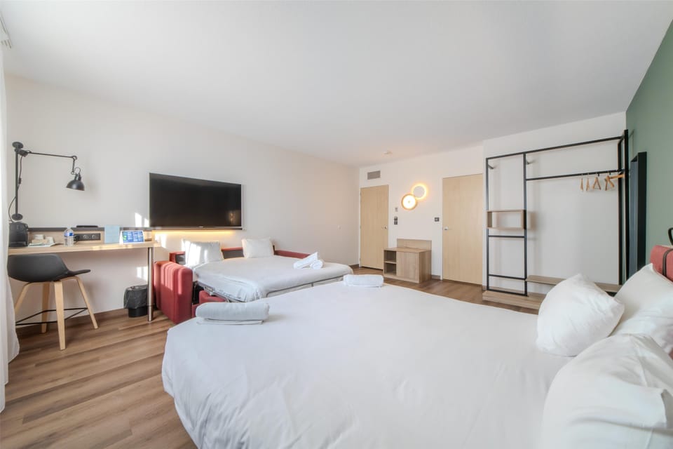 Superior Room, 1 Double Bed with Sofa bed | In-room safe, blackout drapes, soundproofing, iron/ironing board