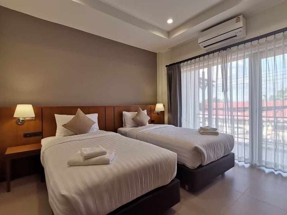 Superior Twin Room | Desk, blackout drapes, free WiFi, bed sheets
