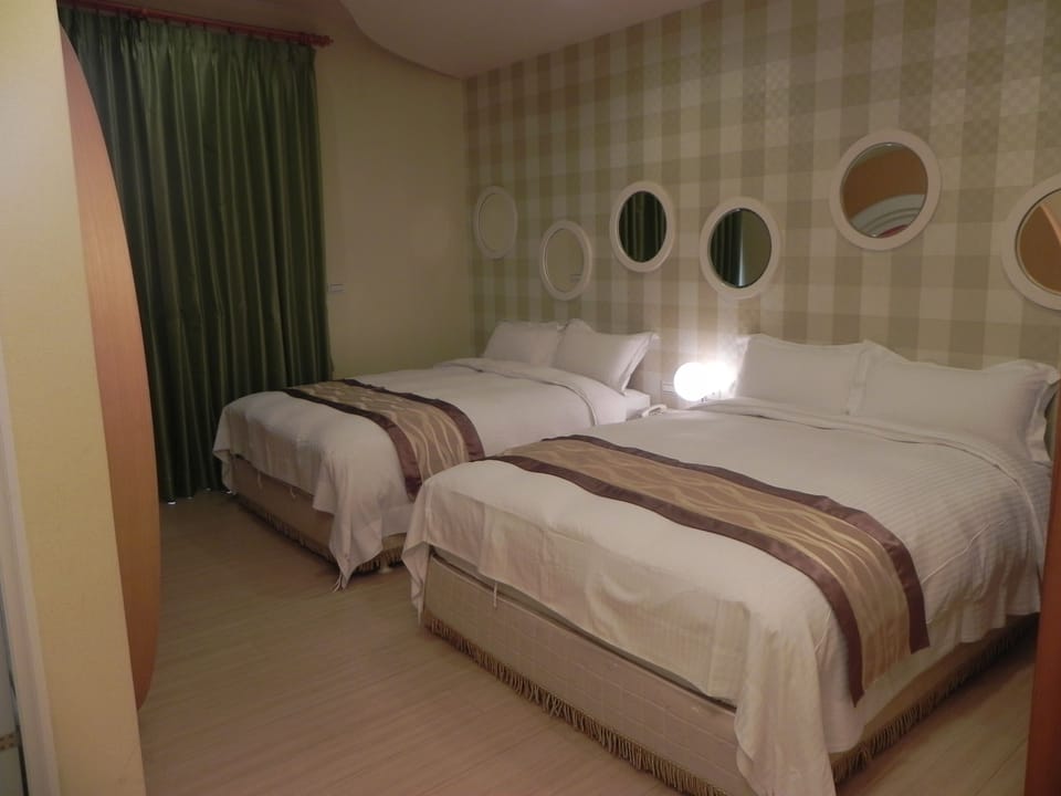 Deluxe Twin Room | Premium bedding, desk, blackout drapes, free WiFi