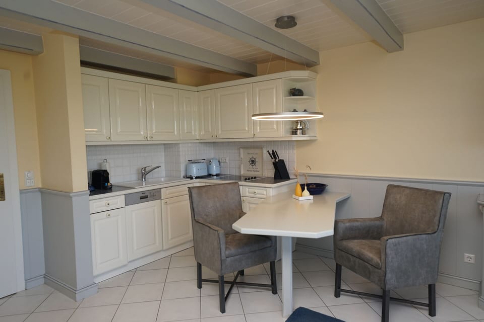 Room, Private Bathroom | Dining
