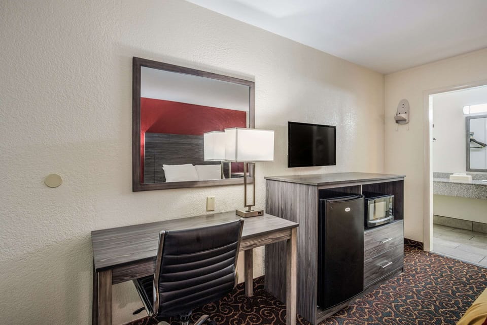 Desk, iron/ironing board, free WiFi, bed sheets