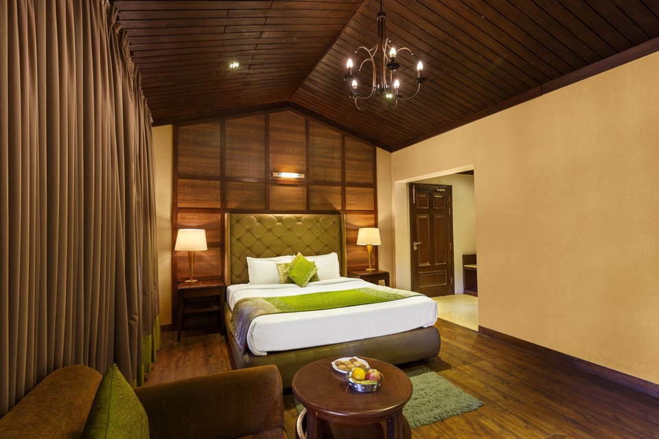Deluxe Room | Premium bedding, in-room safe, individually furnished, desk