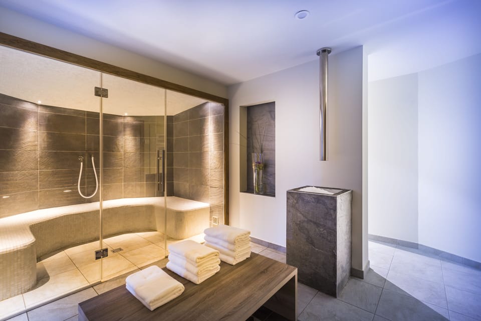 Couples treatment rooms, body treatments, aromatherapy