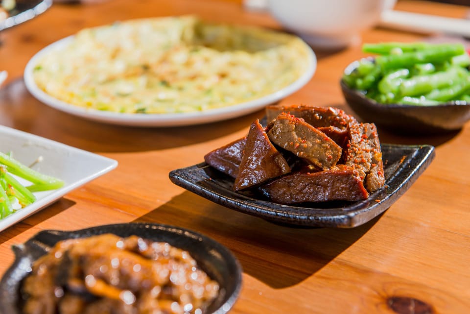 Free local cuisine breakfast