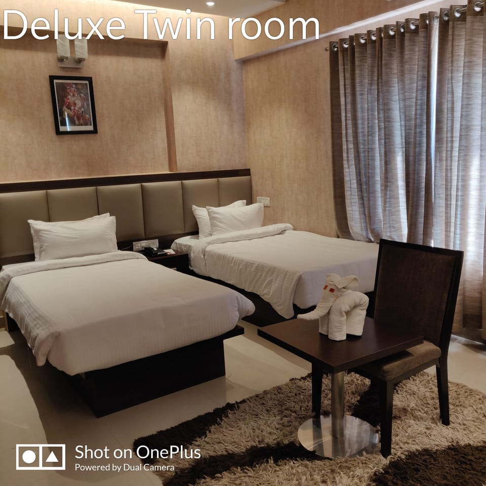 Super Deluxe Twin | 1 bedroom, in-room safe, desk, iron/ironing board