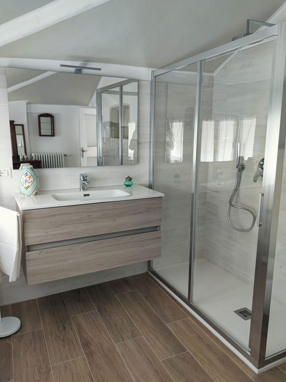 Suite, Private Bathroom, Lake View (Camere P.ssa Mafalda) | Room amenity