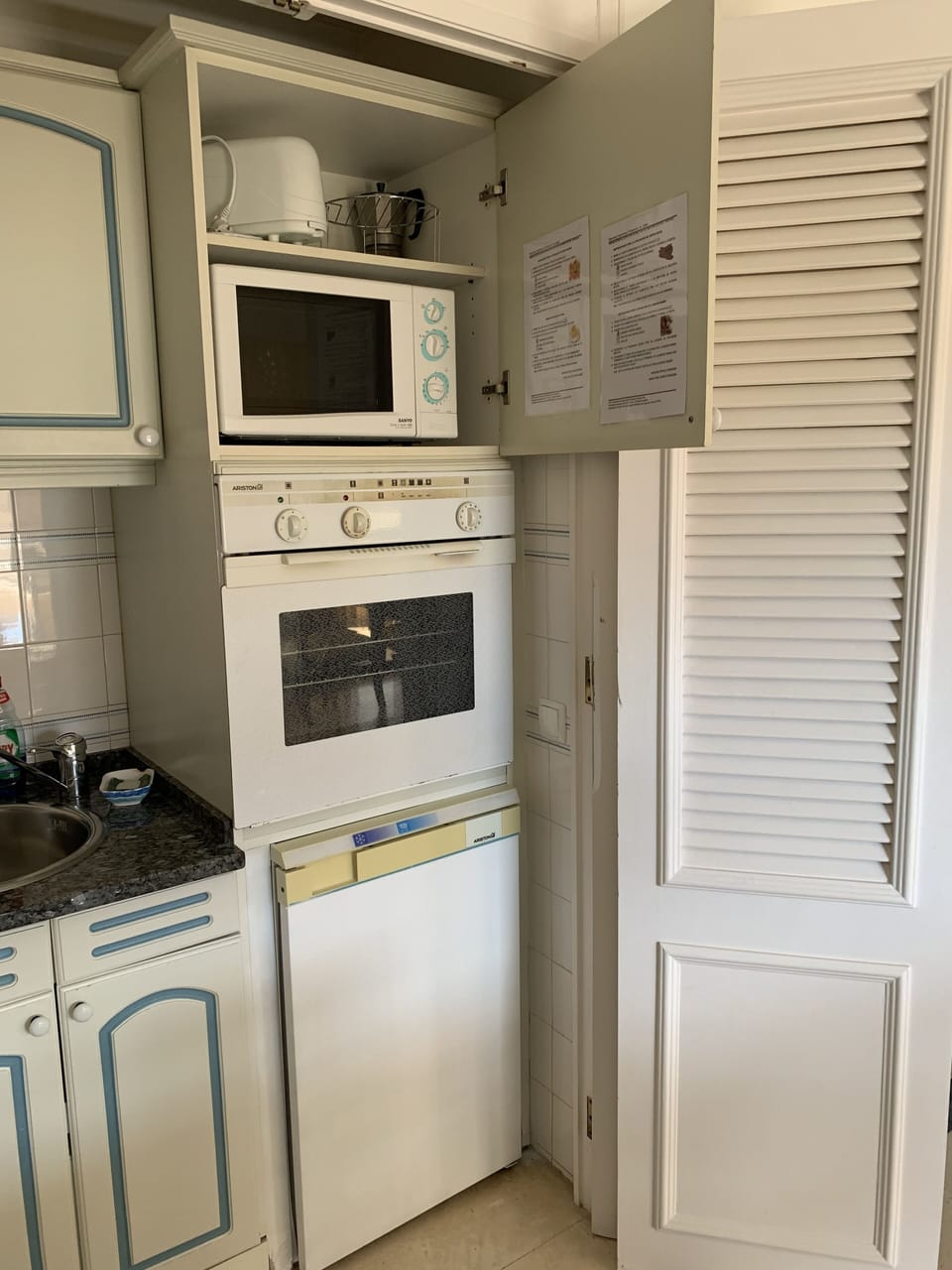 Apartment, 1 Bedroom, Balcony, Sea View | Private kitchenette | Fridge, microwave, oven, stovetop