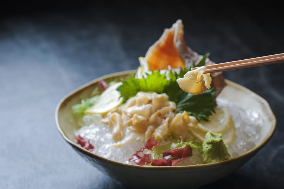 6 restaurants; breakfast, lunch, and dinner served