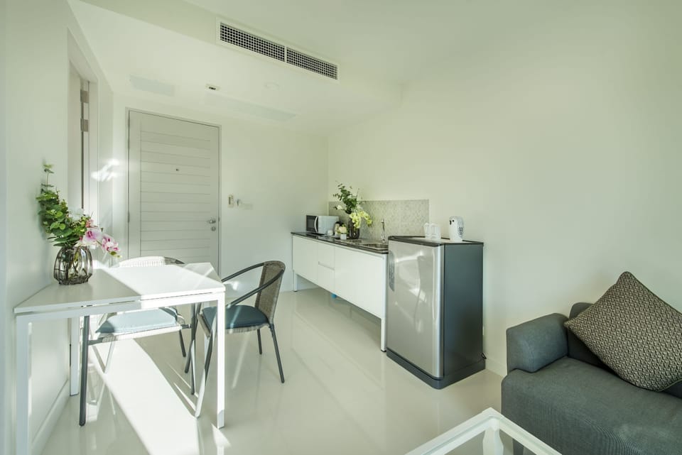 1 Bedroom Suite | In-room dining