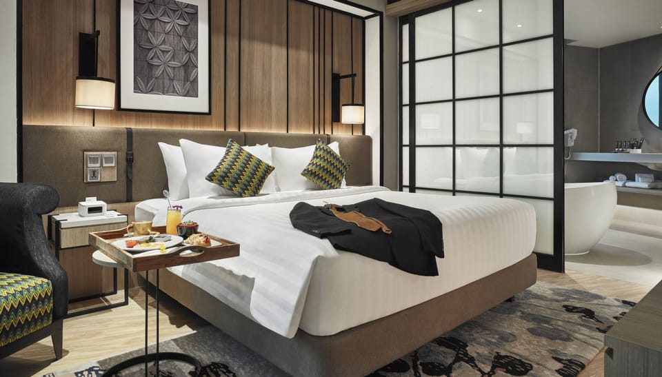 Minibar, in-room safe, desk, iron/ironing board