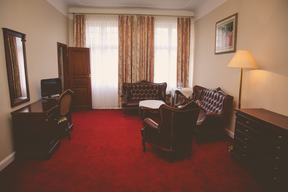 Apartment | In-room safe, desk, WiFi (free), bed sheets