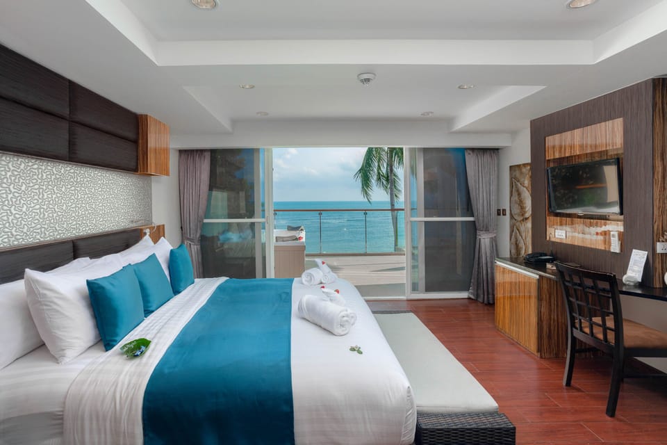 2 Bedrooms Jacuzzi Sea View Suite | Premium bedding, minibar, in-room safe, soundproofing