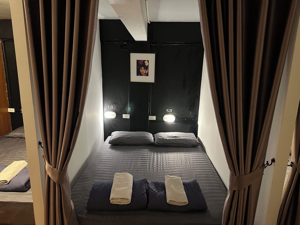 3 Queen Beds Mixed Dormitory Room (Shared Bathroom) | In-room safe, soundproofing, free WiFi