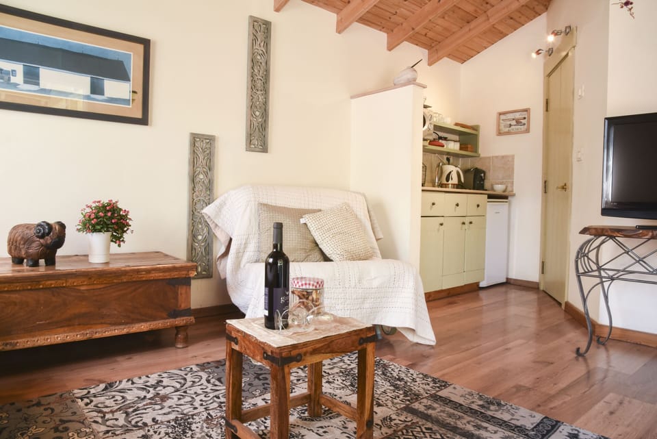 Chalet | Desk, soundproofing, iron/ironing board, free cribs/infant beds