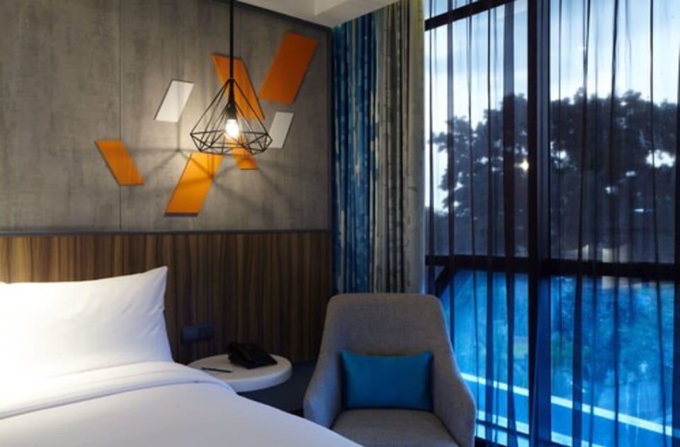 Premium bedding, in-room safe, desk, blackout drapes
