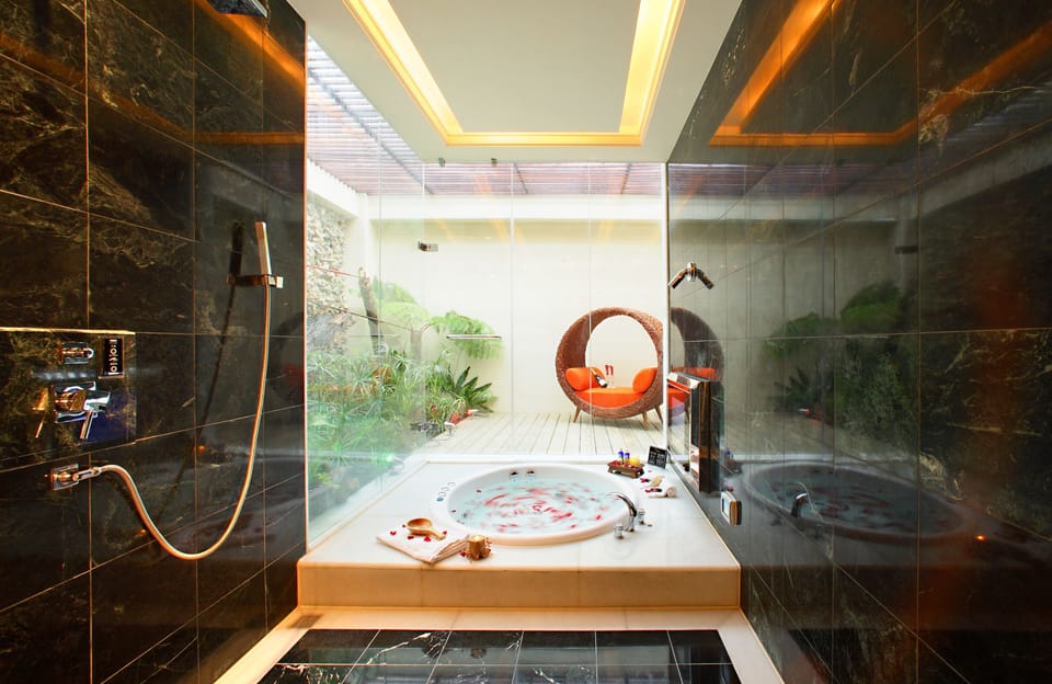 Separate tub and shower, jetted tub, hair dryer, slippers