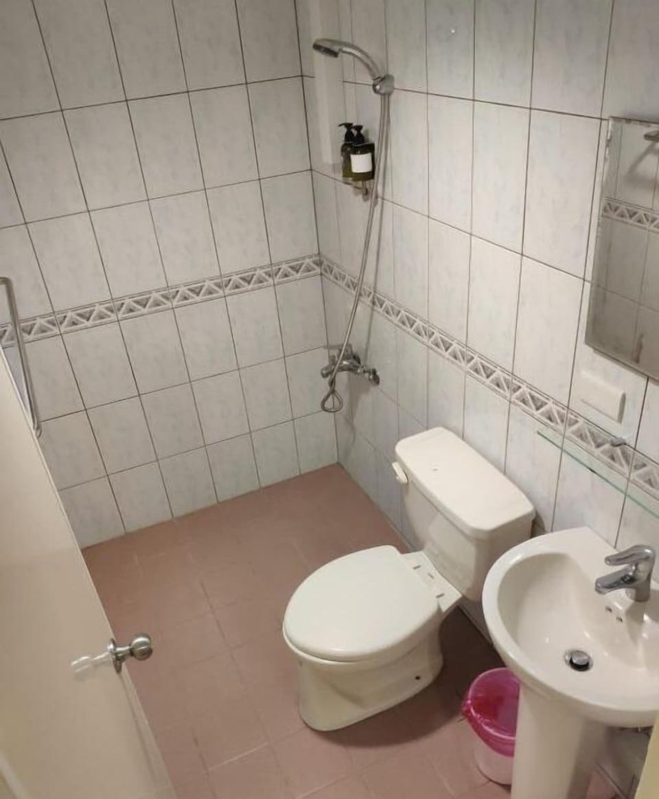 Shower, free toiletries, hair dryer, slippers